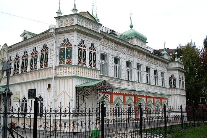 ПостпредствоРеспублики Татарстан в Уральском регионе (бывший дом Зайнетдина Агафурова) 