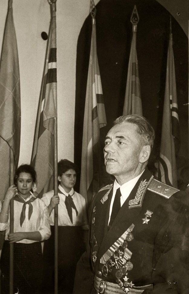 7 5
