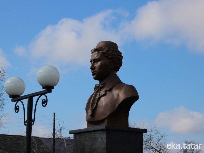 04 памятник в усть турке школа