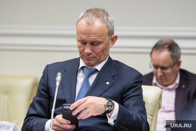 520978_Soveshtanie_v_polpredstve_s_gubernatorami_po_VKS_Ekaterinburg_chemezov_oleg_250x0_5568.3712.0.0.jpg